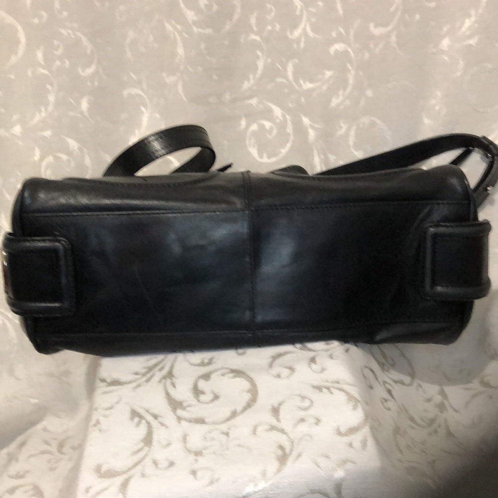 Francesco Baisia Leather Shoulder Bag.  Like new. Includes branded dust bag. - Picture 5 of 16